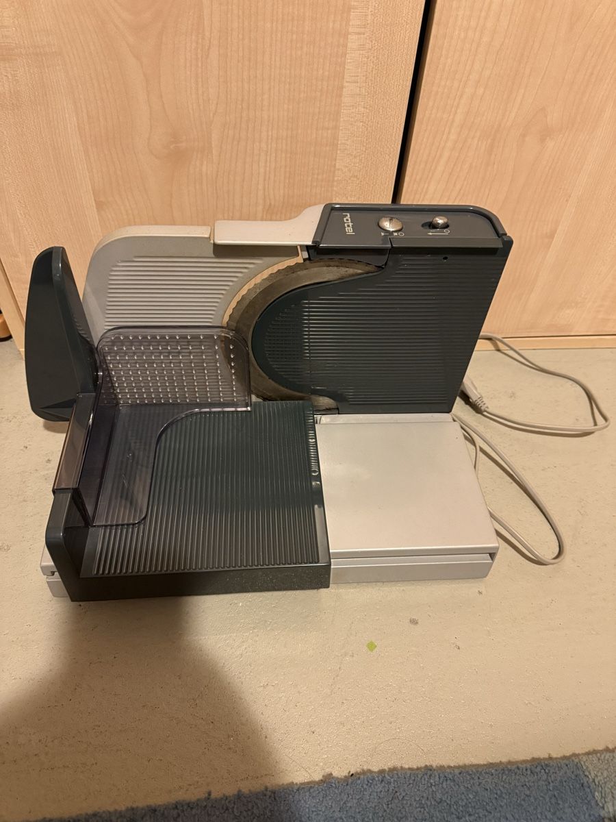 Appareils de cuisine: Schneidemaschine Novis 250 A gebraucht – Neuf avec emballage d'origine à Oberbuchsiten par Leopard95