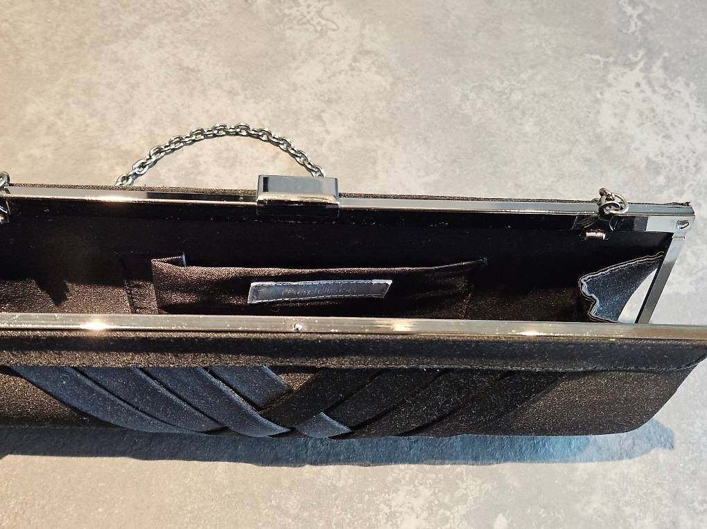 Taschen für Damen: Schwarze Satin Clutch – Gebraucht aus Reichenburg von Rednim1987 1
