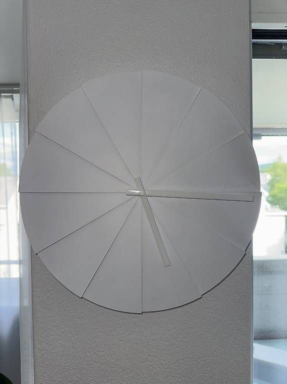 Stand- & Wanduhren: Designer Wanduhr (45cm Durchmesser) – Gebraucht aus Zürich von StereoMinus 2