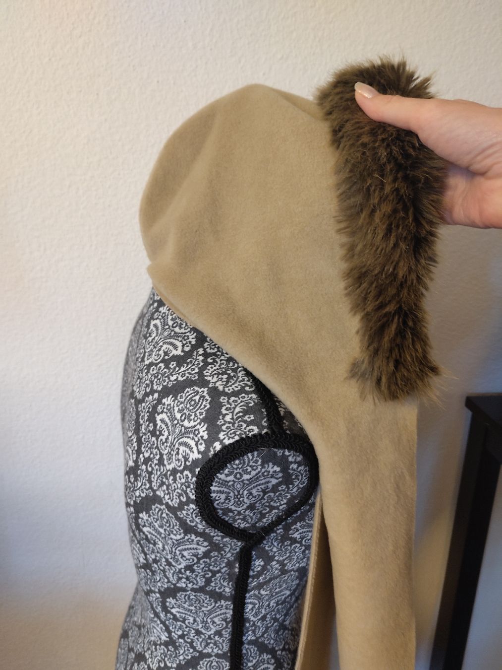 Foulard & Sciarpe: GEBEANA - flauschiger Kapuzenschal – Nuovo (secondo la descrizione) da Zollikofen venduto da AliaRuna 1