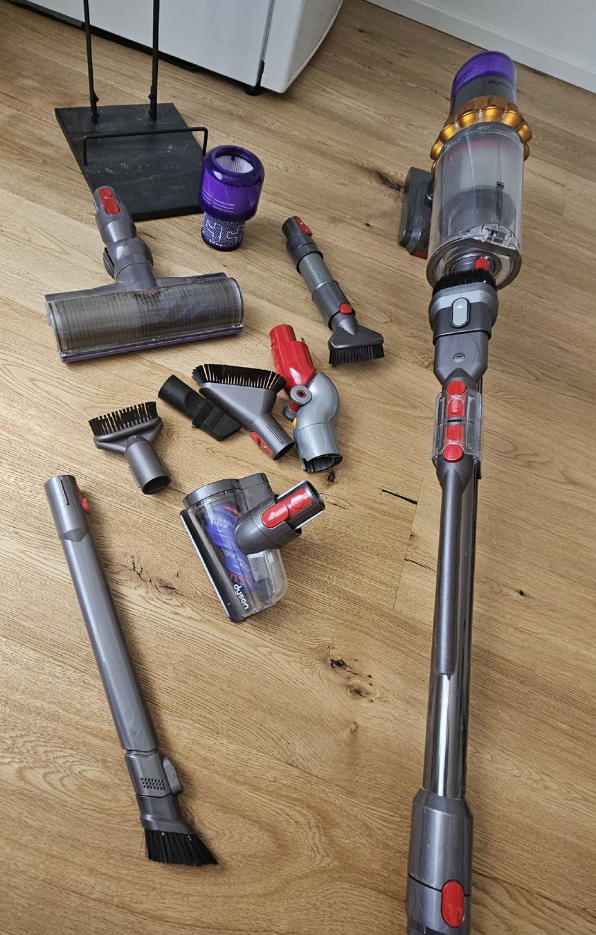Dyson Staubsauger & Zubehör: Dyson v15 – Gebraucht aus Sirnach von Rpython2 1