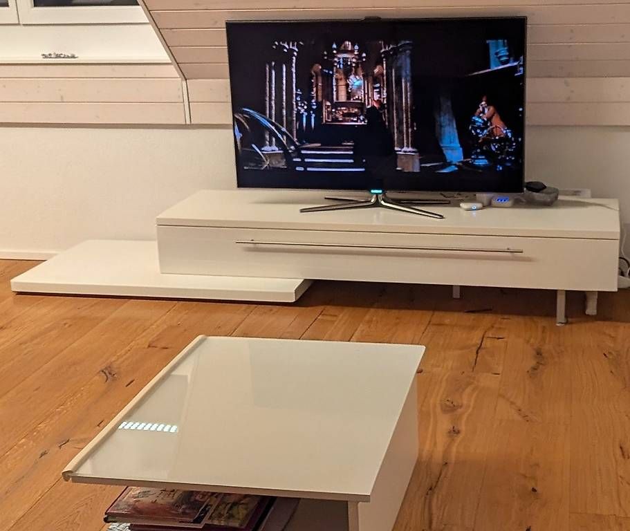 Tavoli: Edles Fernsehmöbel & Salontisch gratis – Usato da Otelfingen venduto da Chelsky