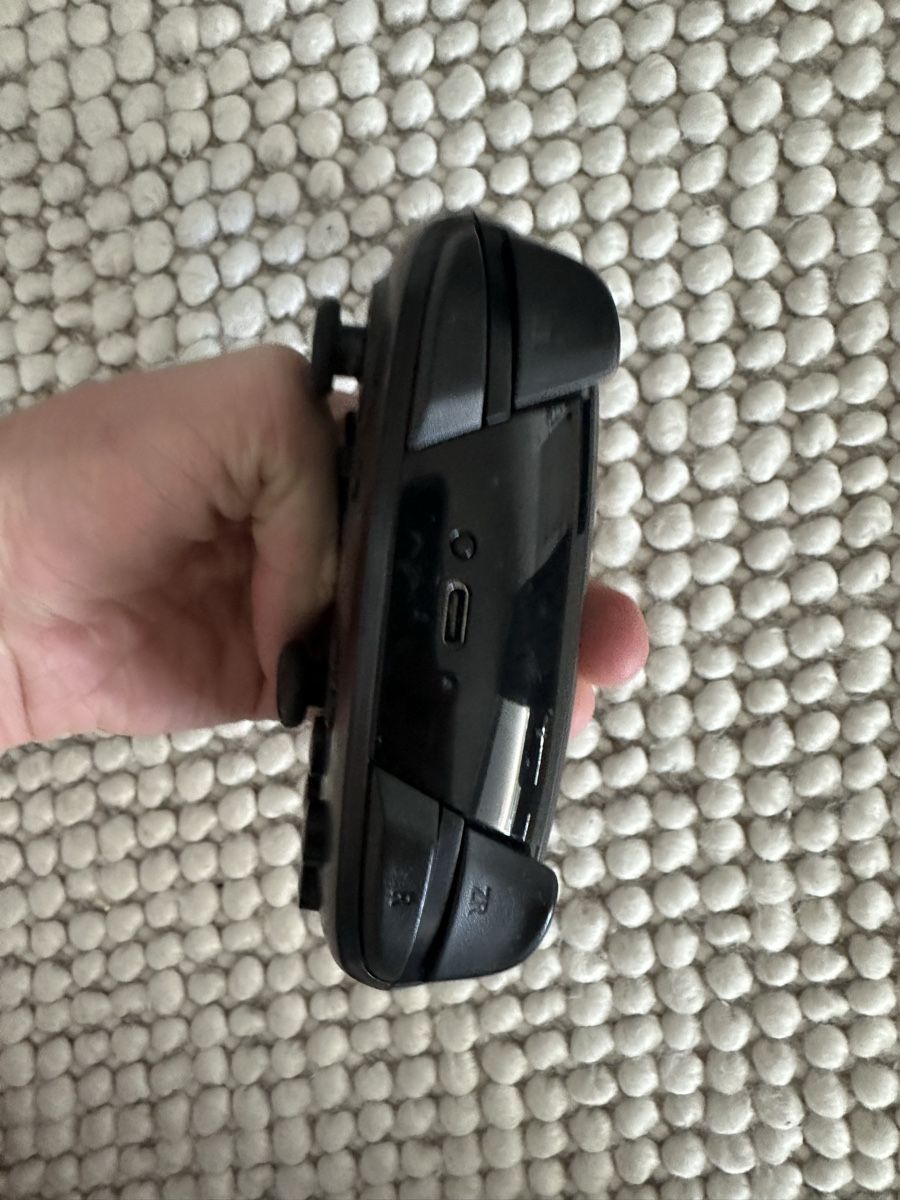 Nintendo Manettes: Nintendo Switch Pro Controller schwarz guter Zustand – D'occasion à Wabern par submersible 1