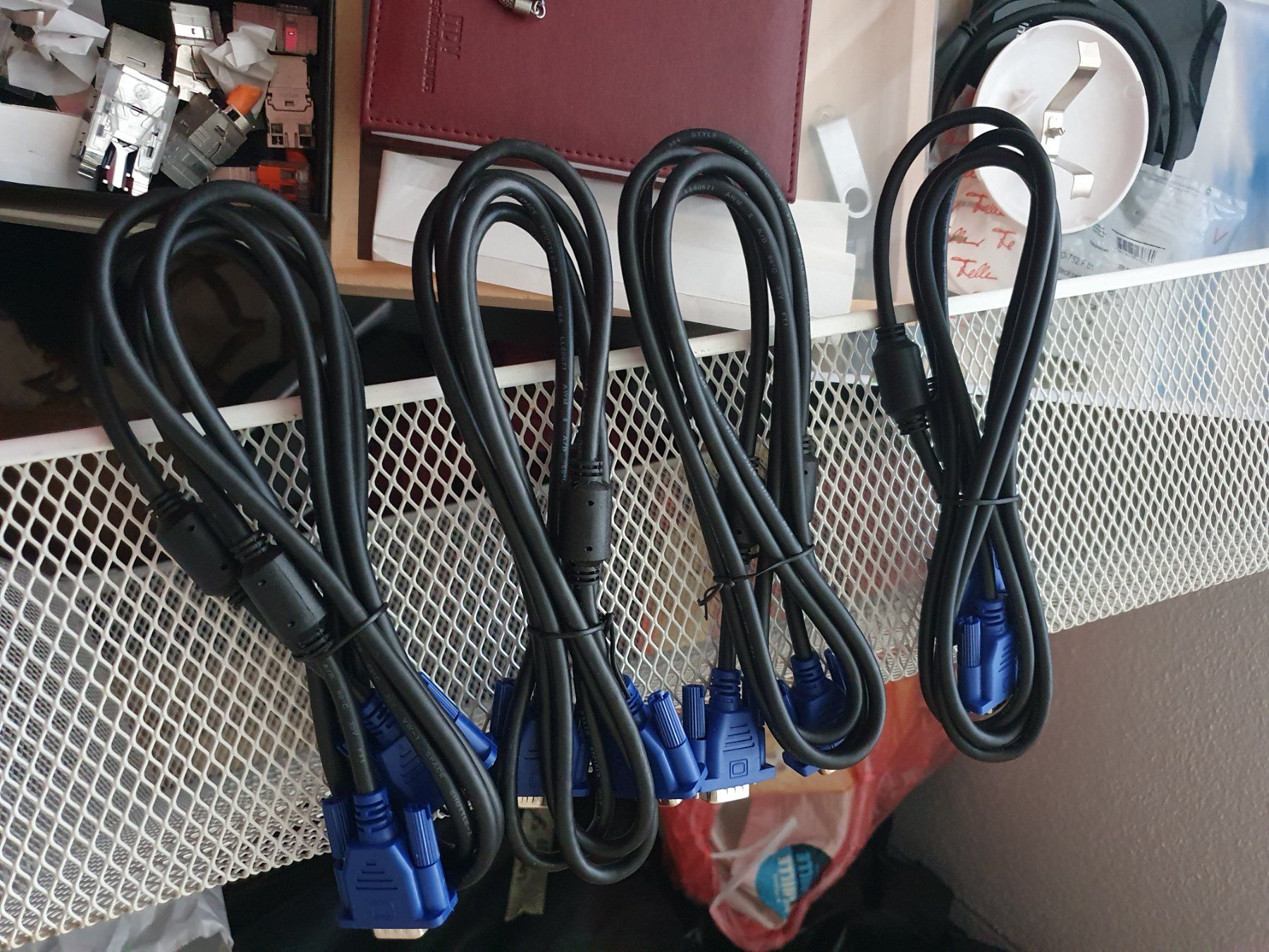 Cavi: Monitor Kabel VGA, 1.7 m Monitorkabel VGA Kabel – Nuovo (secondo la descrizione) da Zürich venduto da eymen20 1