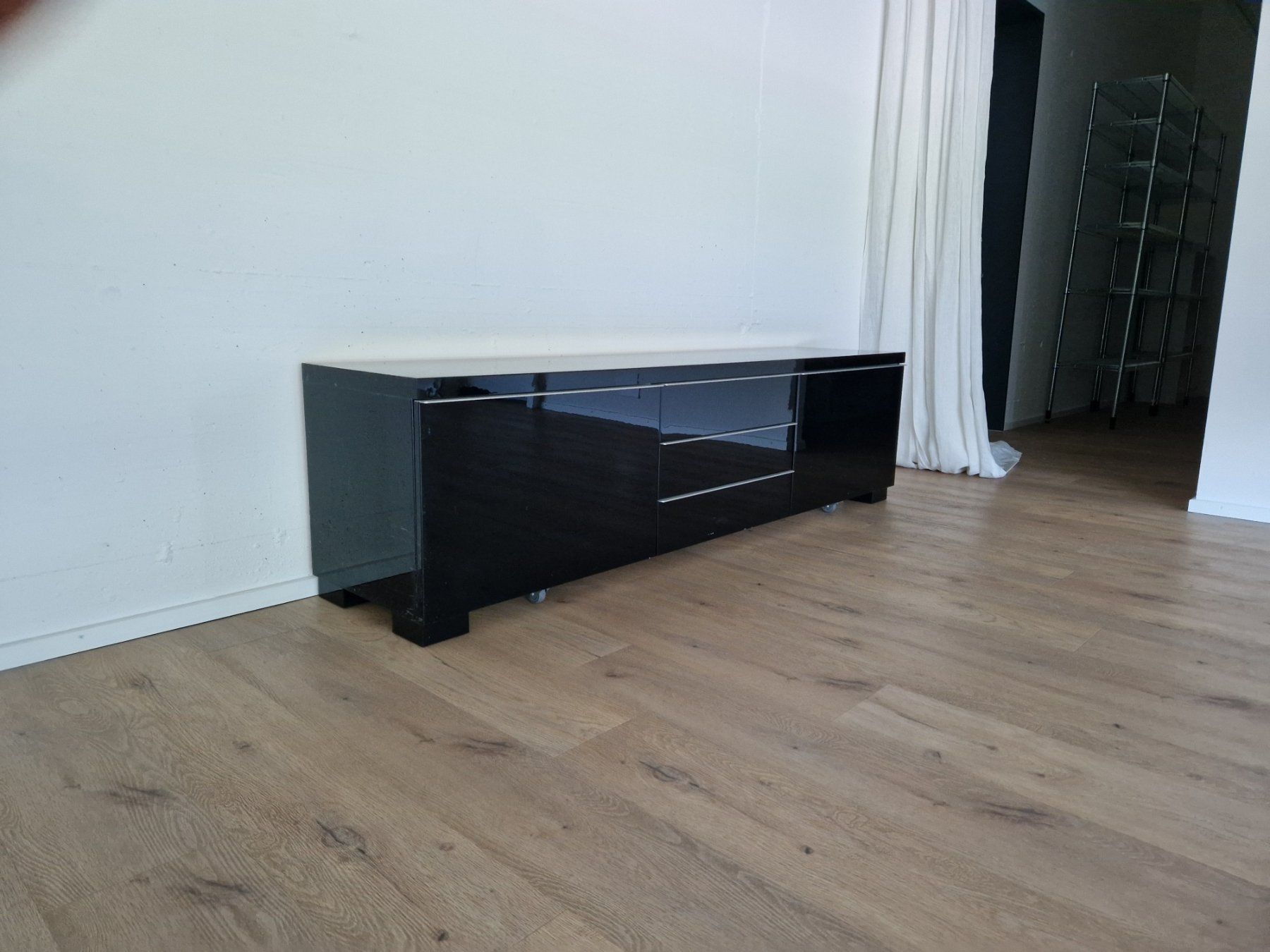 Ikea Mobili TV: IKEA TV-Sideboard Besta 180x40x48 - ab CHF 1.00 – Usato da Rheinfelden venduto da Suxesiv 2