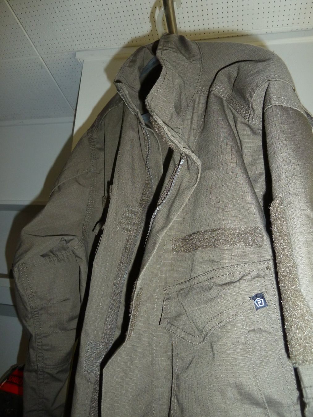 Uniformen: Tenue Pentagone Kaki / Kämpfer anzug – Gebraucht aus Biel/Bienne von alex-841 1