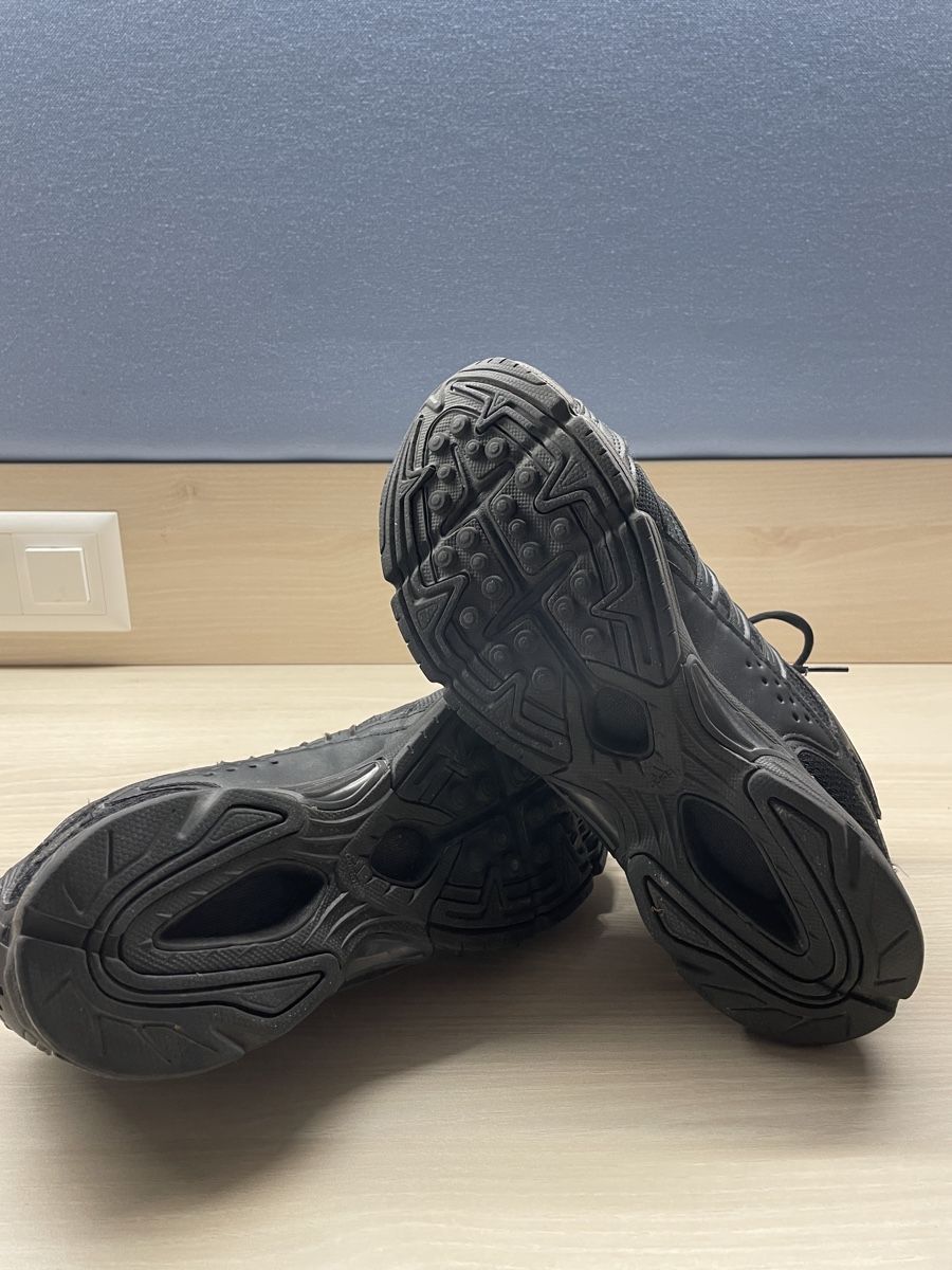 Adidas Chaussures hommes: Adidas Black, Size 42,5  – Neuf (Voir description) à Clarens par Ian_calvin 3