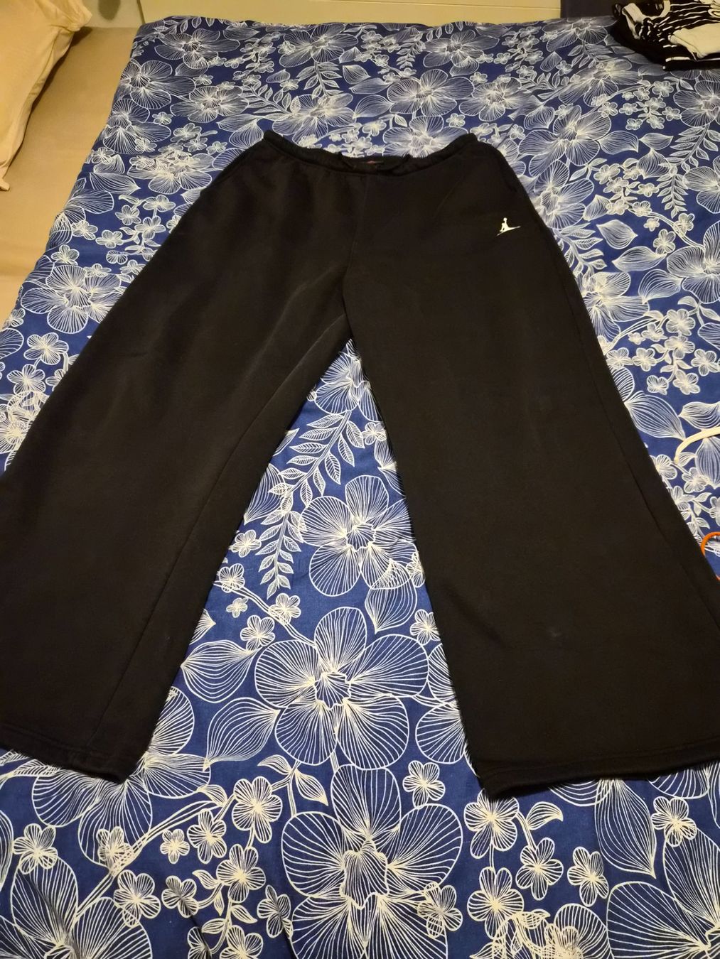 Jordan Pantaloni: Trainerhose  jordan gr M original – Nuovo e nell'imballaggio originale da Dietikon venduto da Eleda