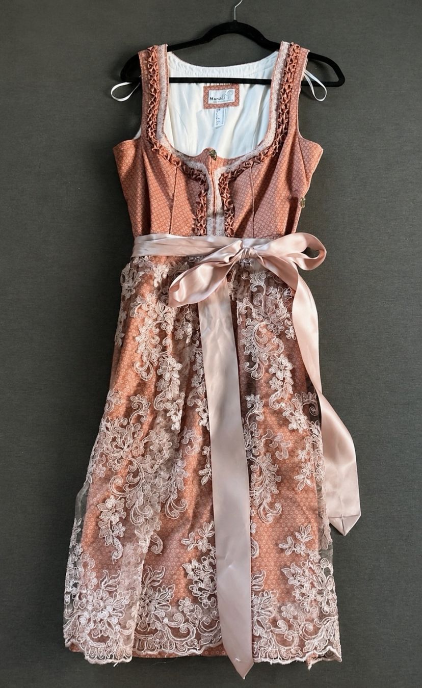 Robes: schönes Marjo Dirndl Gr. 44  – D'occasion à Niederbipp par kevintifu20 1