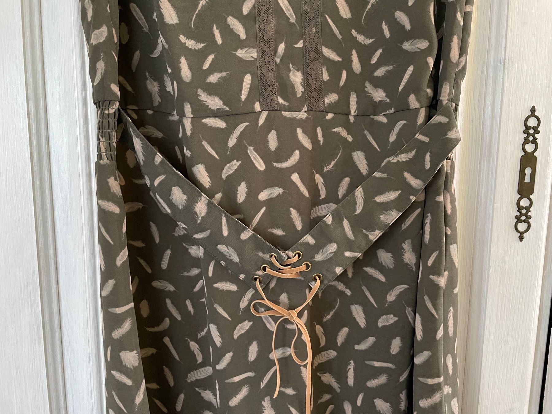 La Redoute Kleider: Kleid mit Federn Kaki Gr. 36 – Gebraucht aus Goldswil von _Dudy_ 3