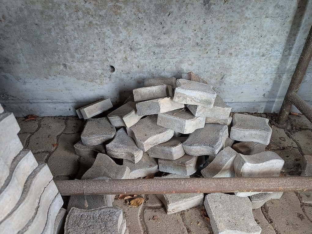 Rivestimenti per pavimenti: Wellenverbundsteine GRATIS – Usato da Ostermundigen venduto da foofoo 2