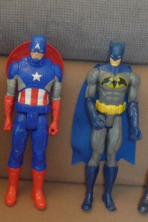 Statuette: SUPERHELDEN!!! – Usato da Bern venduto da bn1640 2