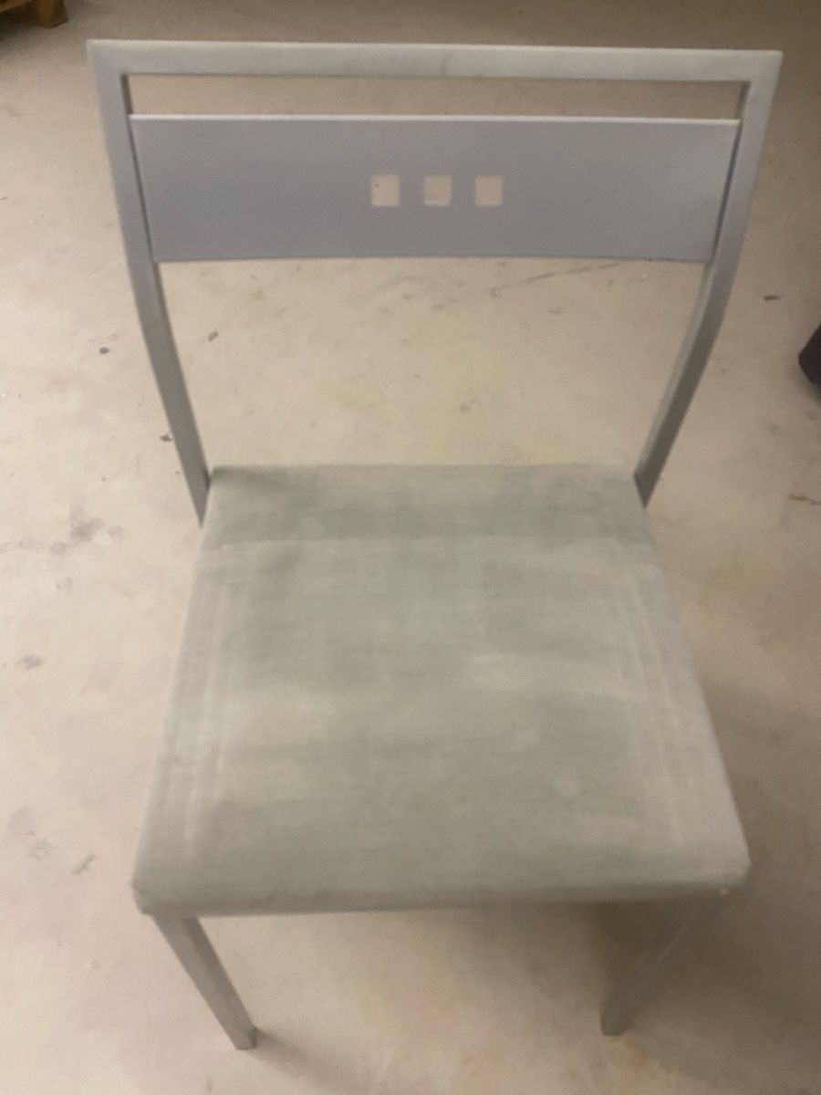 Tavoli: kl.Tisch mit Stuhl 106x46x75cm – Usato da Seewen SZ venduto da shaky01 5