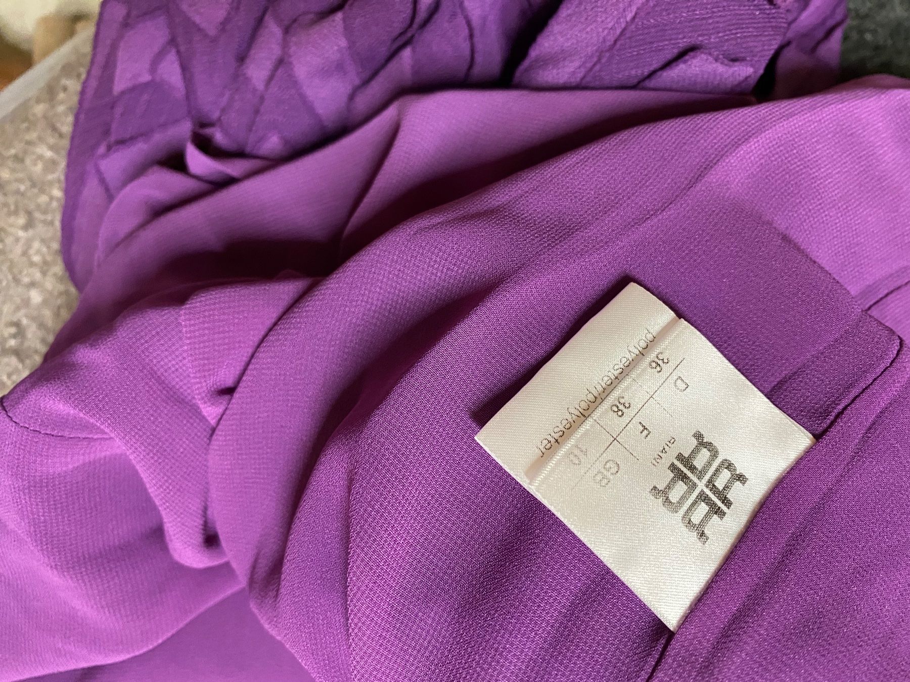 Riani Robes: Neu Kleid Riani, g. 36, 400 CHF – Neuf avec emballage d'origine à Zürich par ZuriShrek 8