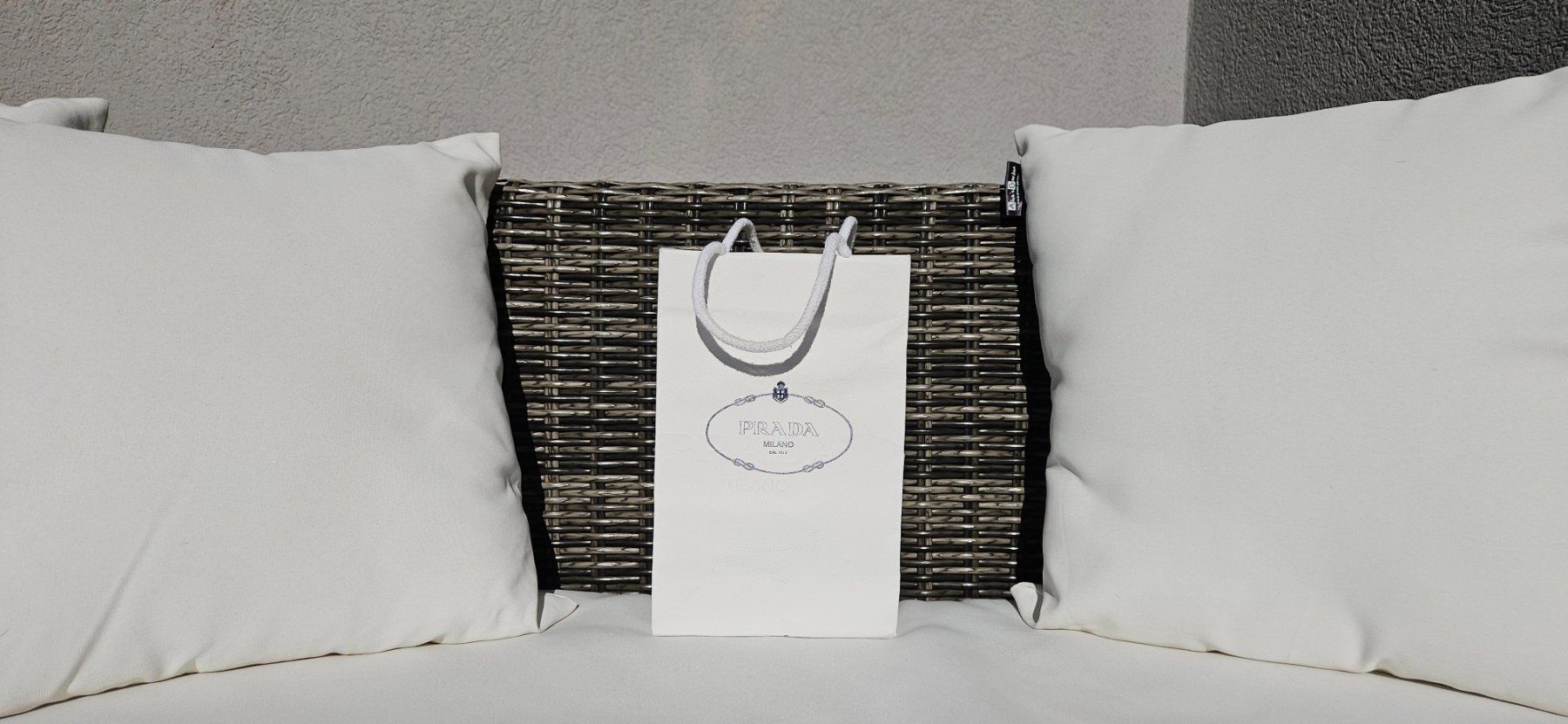 Prada Sacs: Prada - Sac blanc – D'occasion à Riddes par LuXuriousExcess