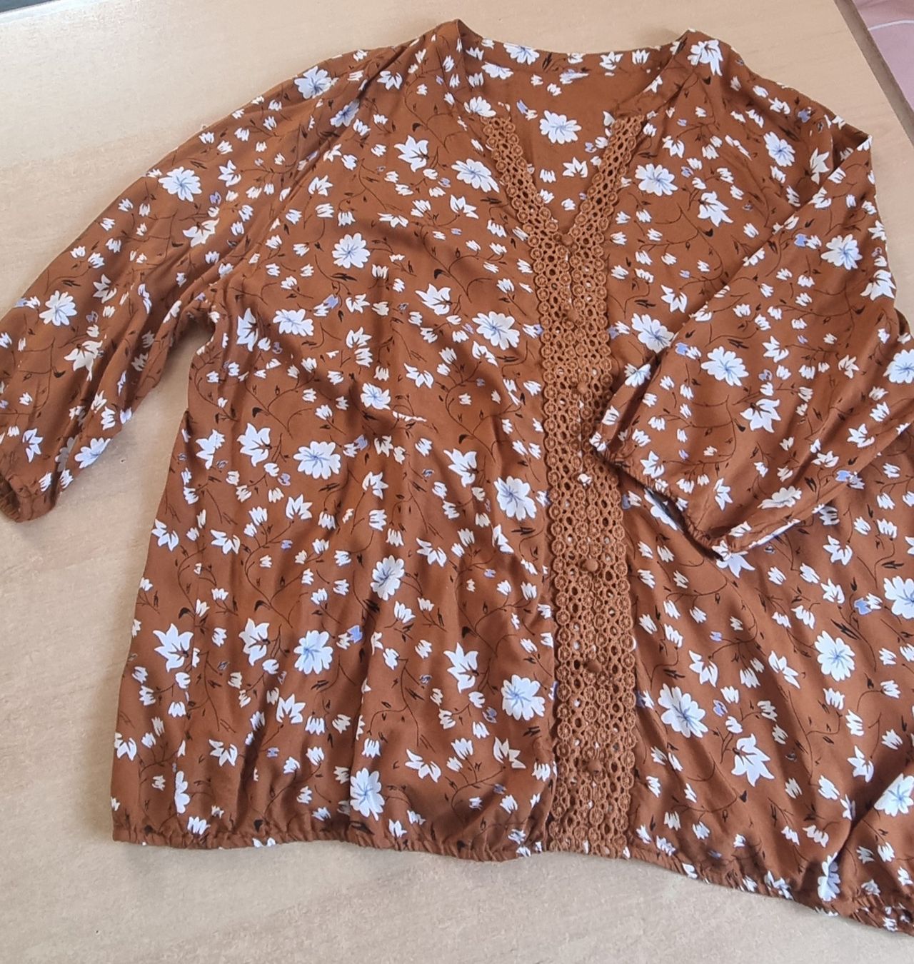Camicette: Schlupfbluse mit Stickbordüre – Usato da Breitenbach venduto da 49fleur 2