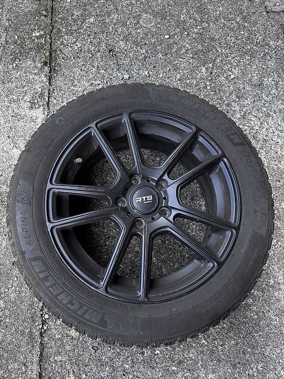 Volkswagen Pneus & Roues: Roues hiver VW – D'occasion à Roche VD par emi_6dhw