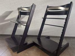 2× STOKKE Tripp Trapp Hochstühle mit Babyset