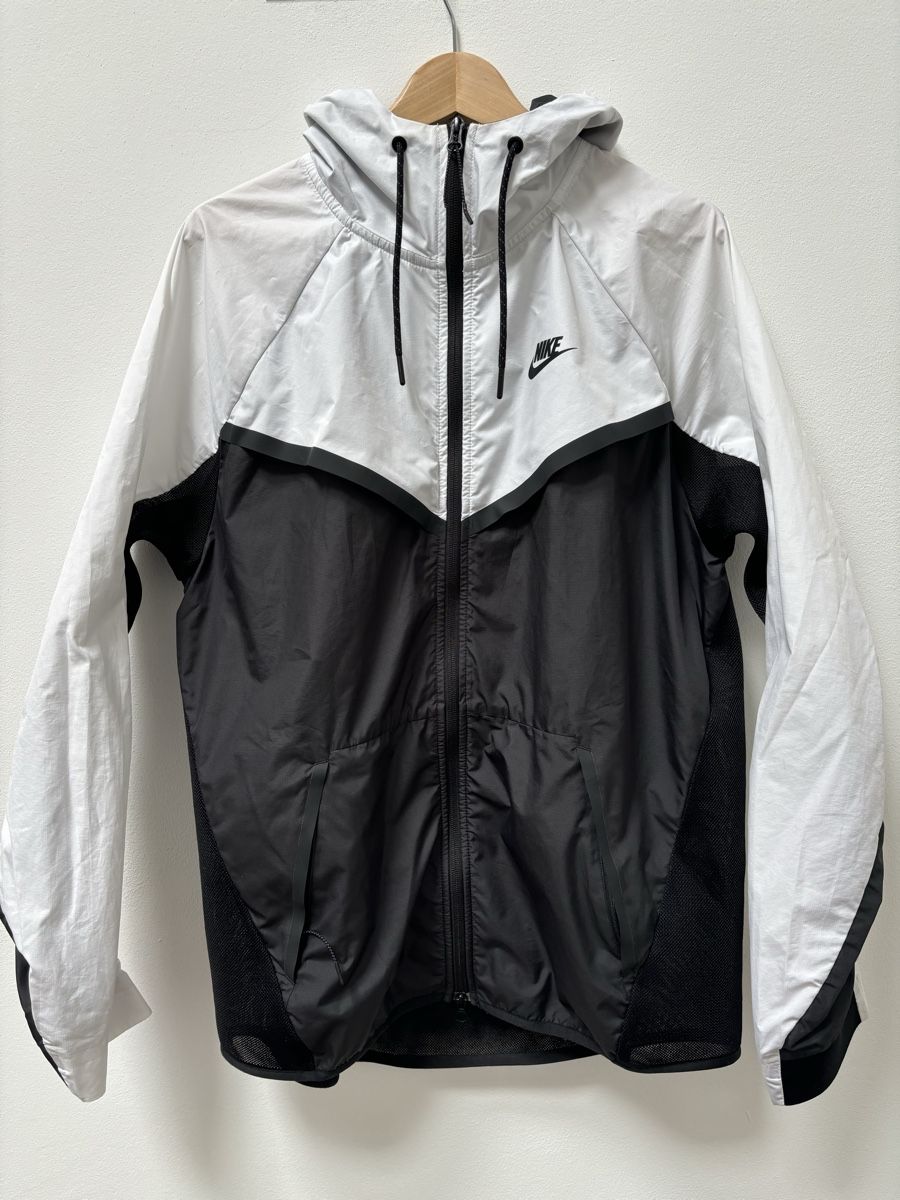 Nike Jacken: Nike Windbreaker Jacke Grösse L neuwertig – Neu (gemäss Beschreibung) aus Bern von Gilles1