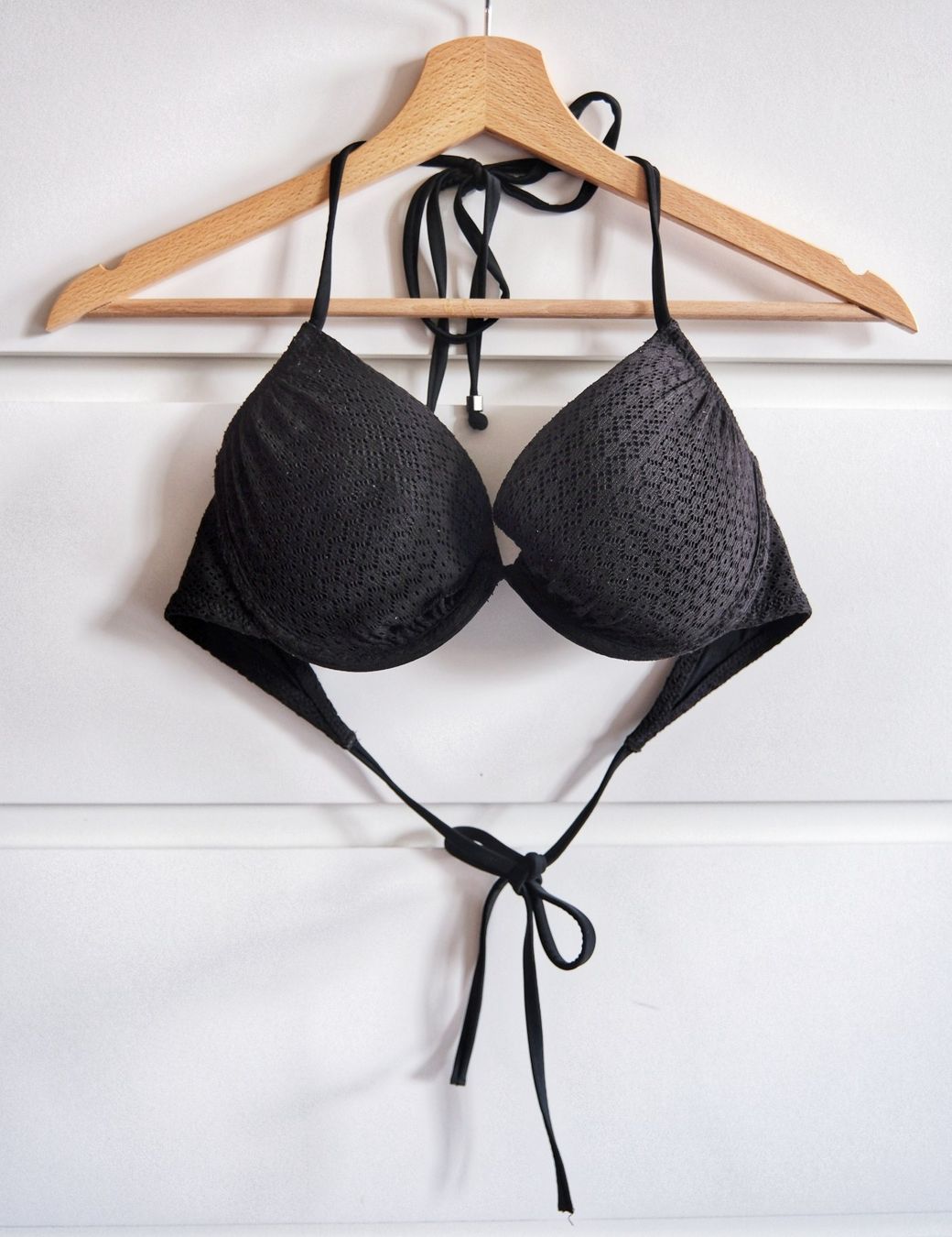 H&M Costumi da bagno & Bikini: Bikini-Top H&M (schwarz) – Usato da Wohlen AG venduto da Exitburn