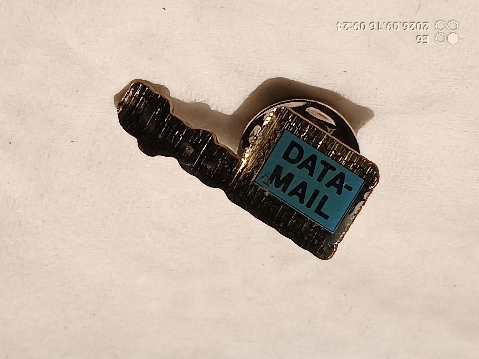 Plaketten & Abzeichen: Pin Data Mail – Neu (gemäss Beschreibung) aus Zürich von Mitzi6 2
