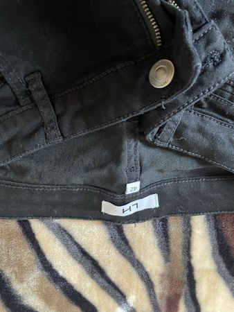 Jean noir LH, taille 42, parfait pour l'automne!