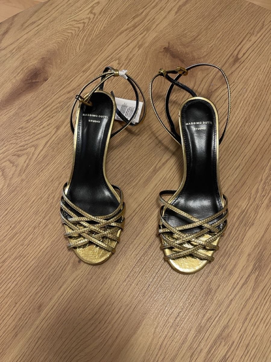 Massimo Dutti Chaussures femmes: Massimo Dutti Gold Heels, Size 36 – Neuf (Voir description) à Birmensdorf ZH par nik_scz9