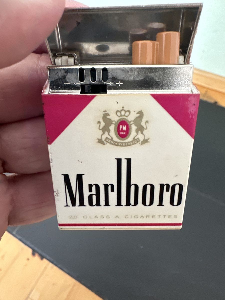 Marlboro Accendini: Accendino “Marlboro” – Usato da Morbio Inferiore venduto da Ecod 2