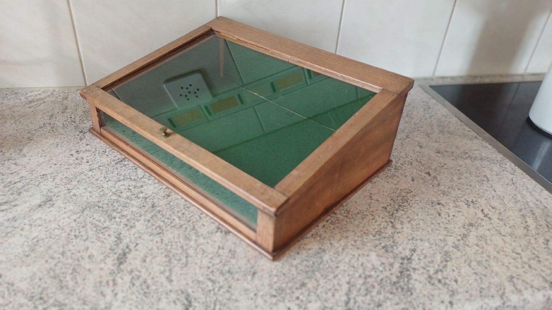 Vetrine: kleine Schräg Vitrine  – Usato da Flawil venduto da Naphtali
