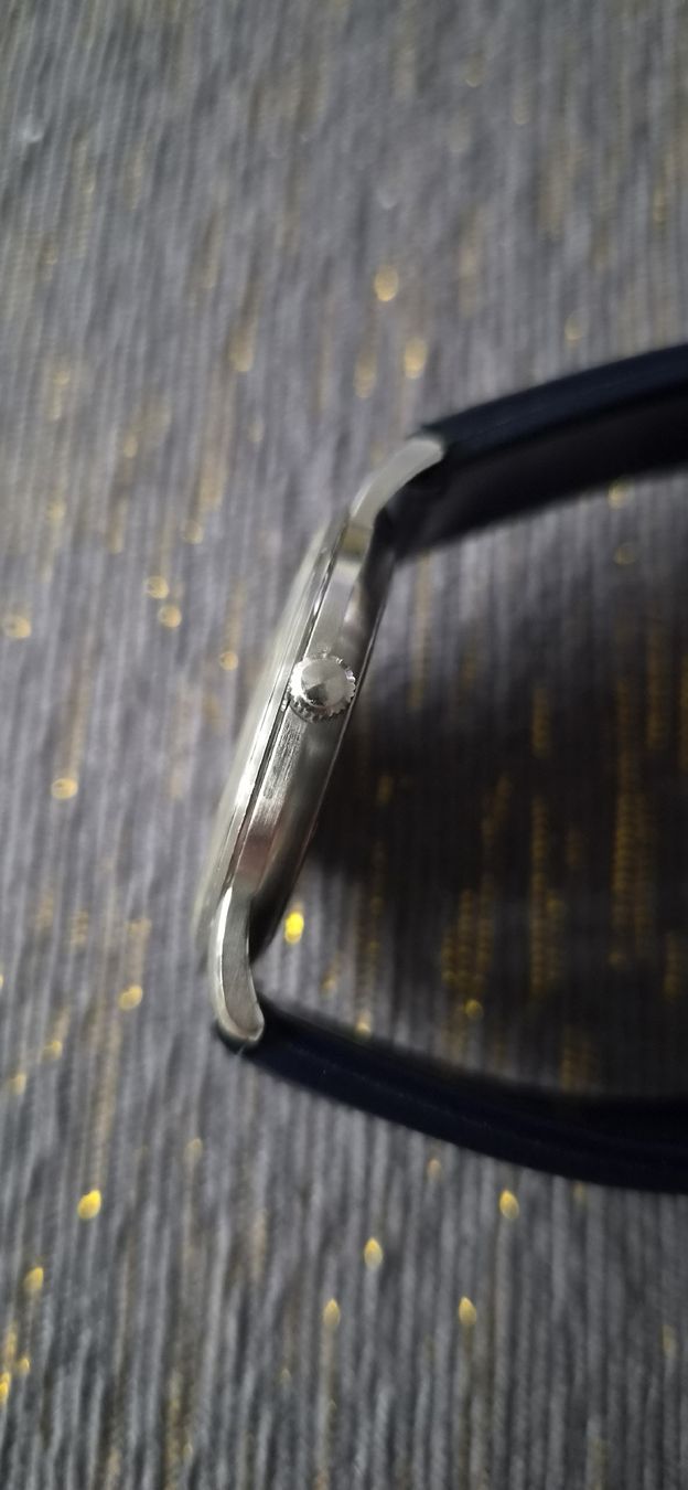 Zeppelin Montres: Zeppelin Flatline Men's Watch – D'occasion à Bern par BullseyeCH 2