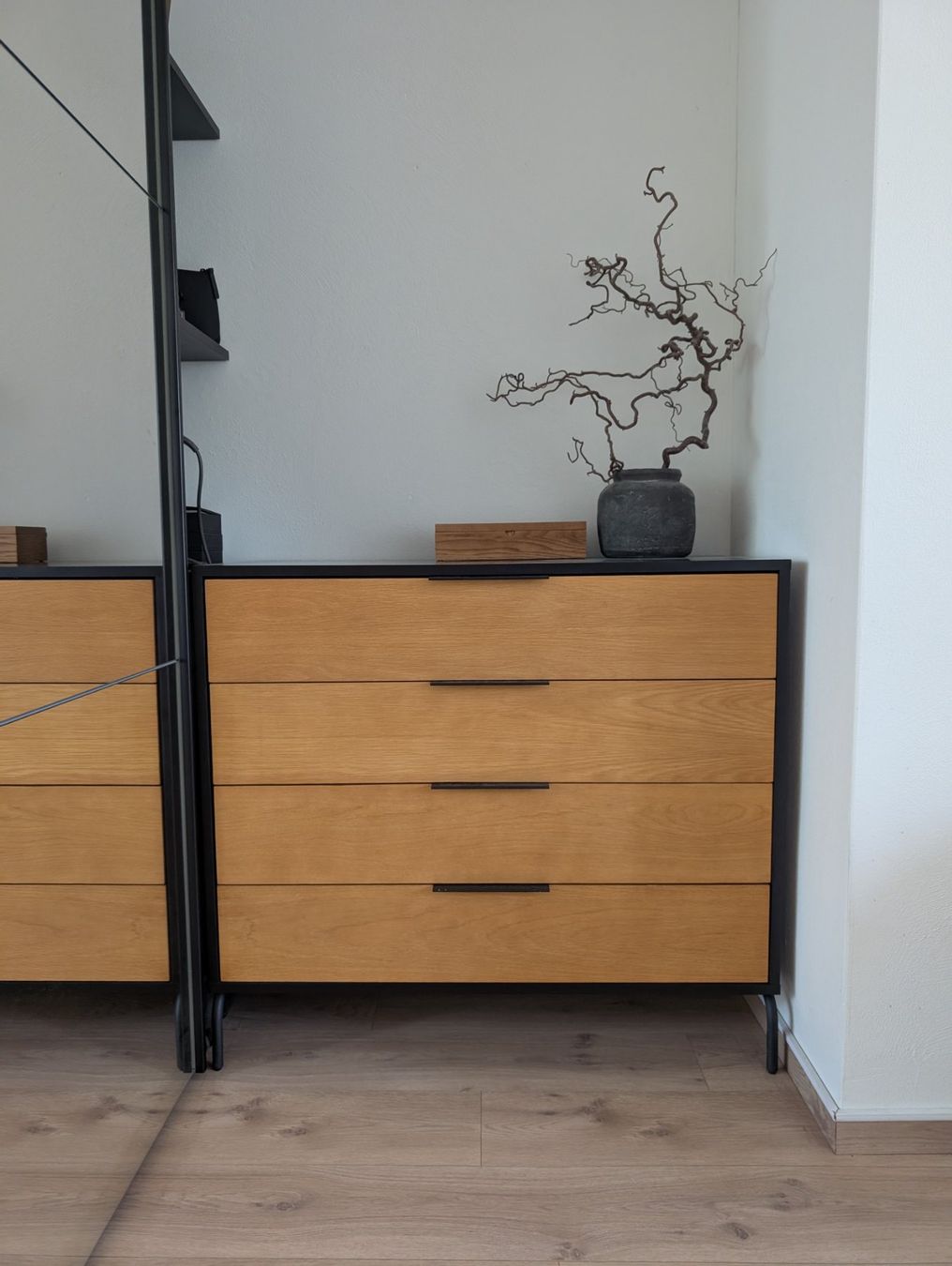 Cassettiere: Moderne Kommode 3 Schübe, Eiche Furniert/ Schwarz – Usato da Unterengstringen venduto da tob_7bhx 2
