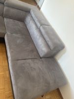 Ecksofa grau mit Bettfunktion und Hockern Zustand gut