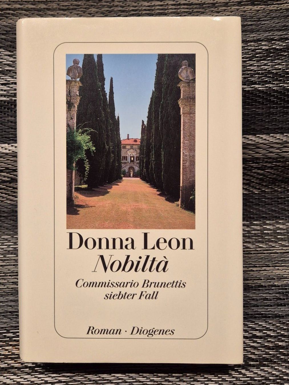 Livres: Donna Leon: "Nobiltà" – D'occasion à Rüttenen par Mushorn
