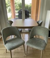 4 moderne Esszimmerstühle (Salbeigrün / Samtoptik)