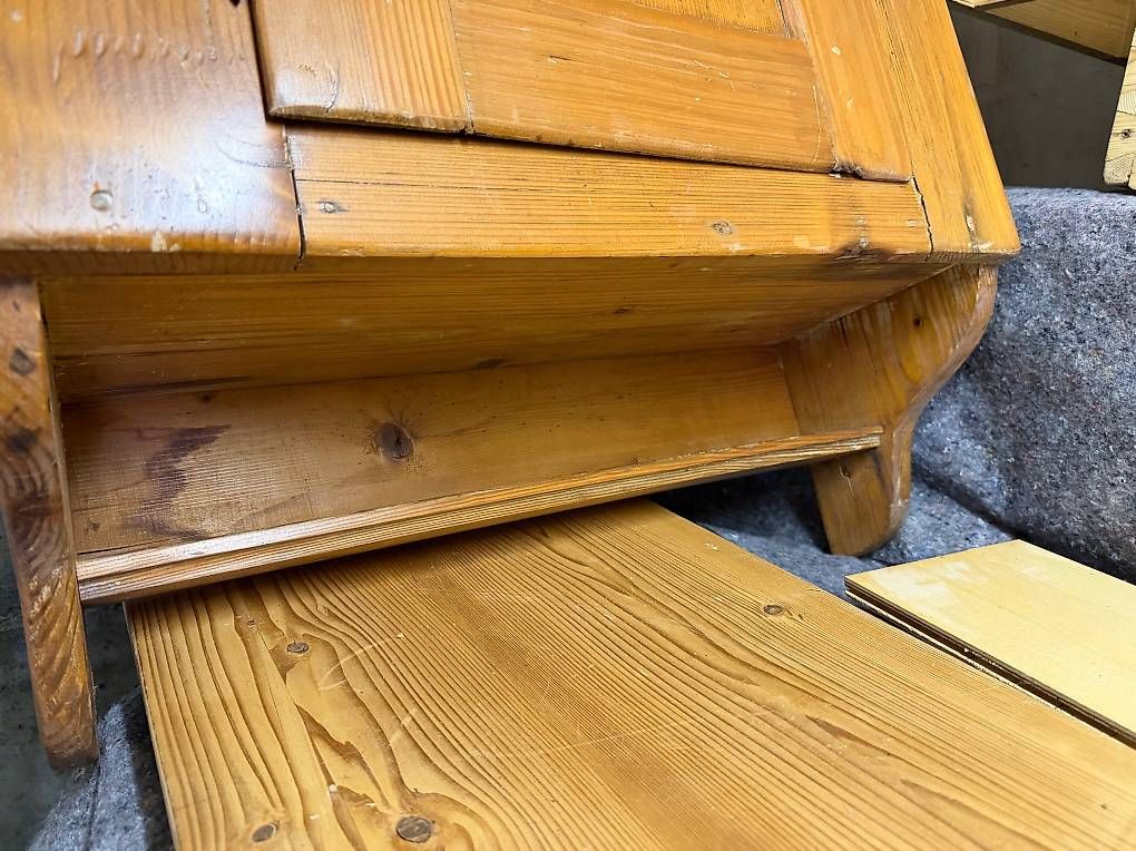 Schränke: Antiker Wandschrank – Gebraucht aus Pratteln von JuergMomo2014 2