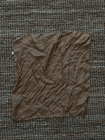 Gestreiftes Foulard