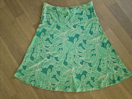 schöner Sommerjupe, H&M, Gr. 34, grün-geblümt