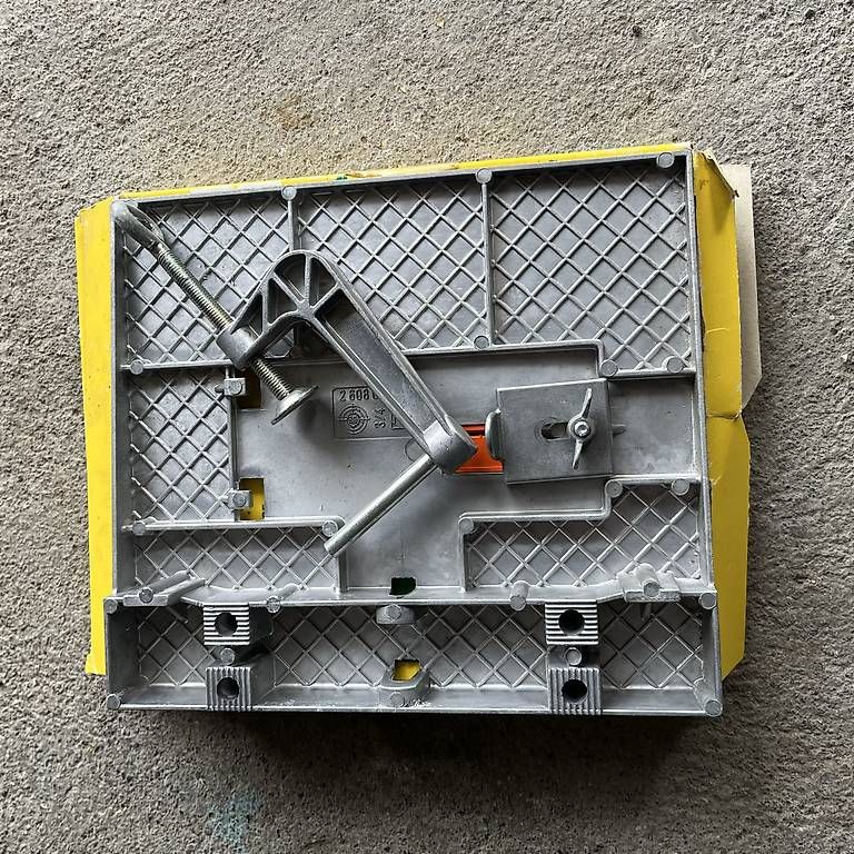 Scies: Table de sciage pour scie sauteuse  – D'occasion à Marly par Onoff 1