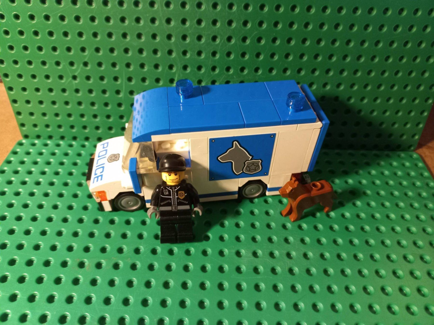 Lego Giocattoli: Le véhicule de police Lego – Usato da La tour de treme venduto da Legocreation82