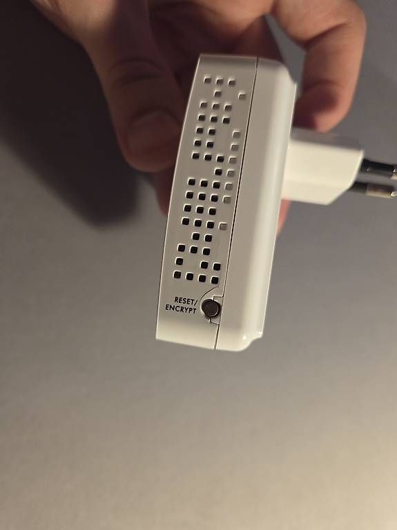 Zyxel Laufwerke & Adapter: ZyXel PLA4201 Stromnetz-Ethernet Powerline Adapter – Gebraucht aus Illnau von Spartan226