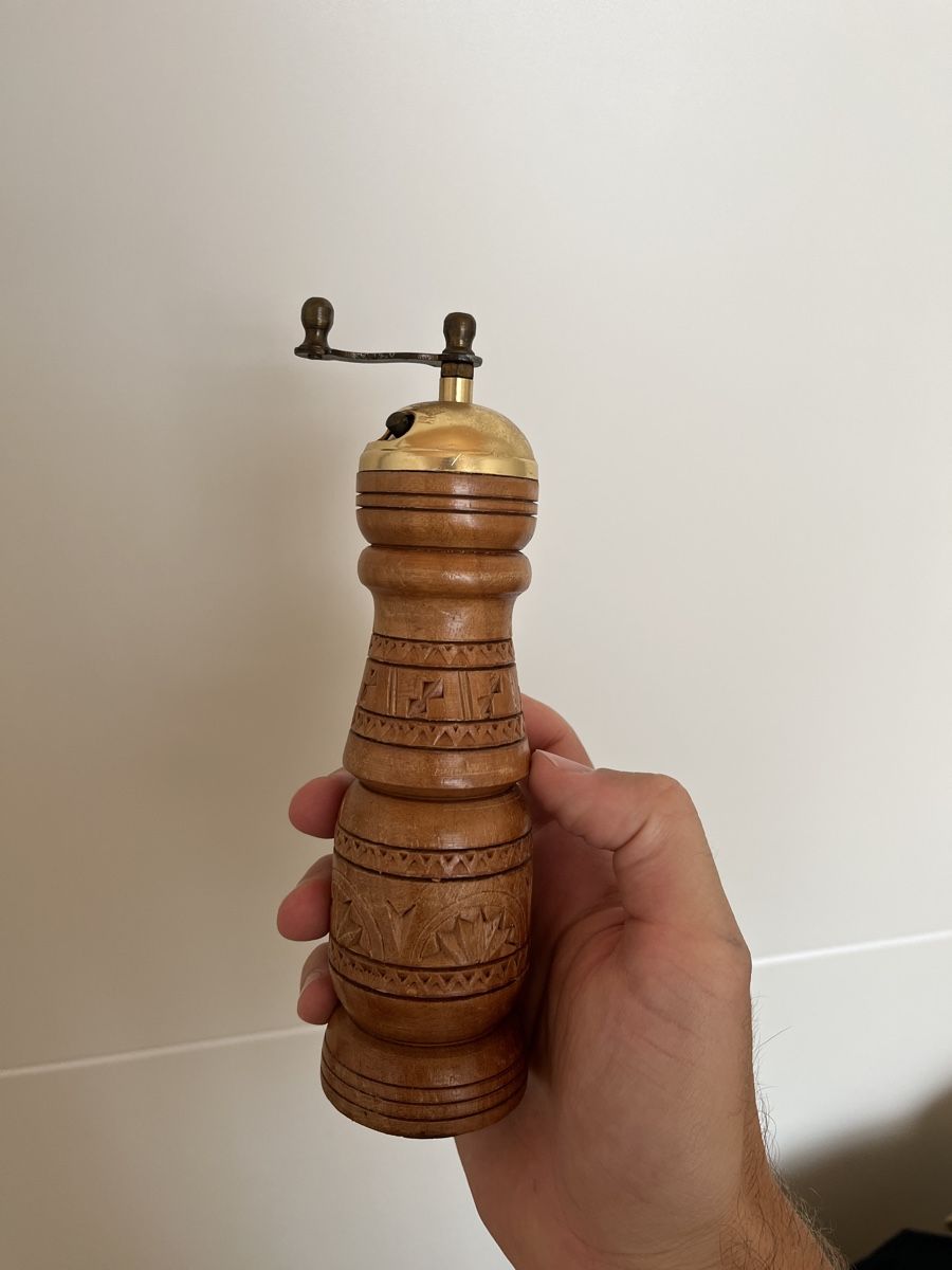 Appareils de cuisine: Pfeffermühle Holz Messing Handgeschnitzt – D'occasion à Kägiswil par Sachsler 3