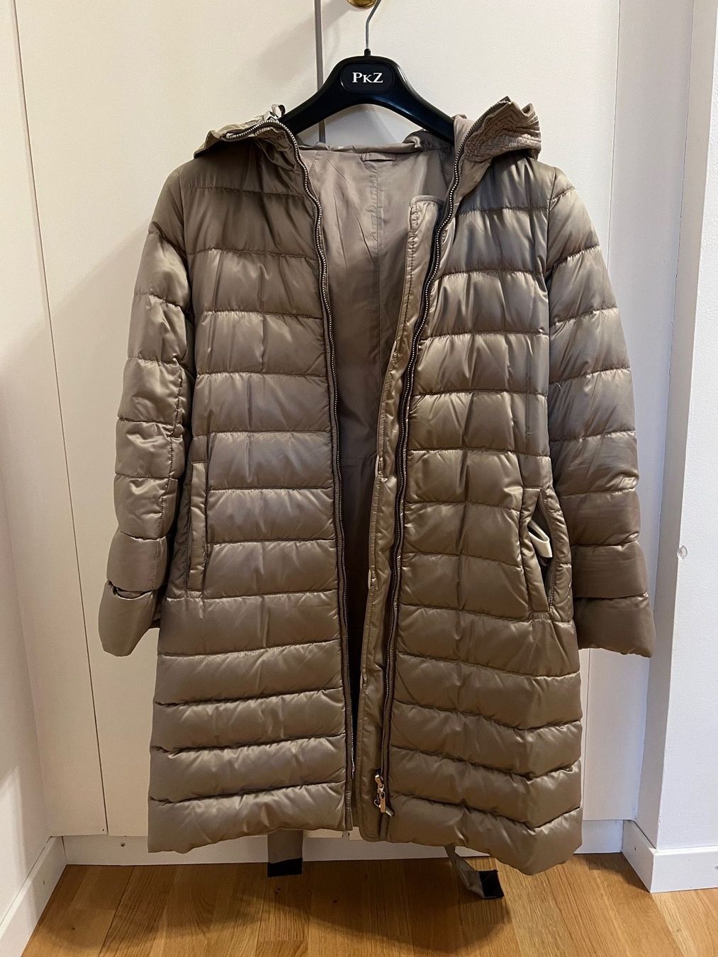 Max Mara Cappotti: MAX MARA Cube Coat Mantel Down Jacket – Nuovo (secondo la descrizione) da Ebmatingen venduto da dartim 7
