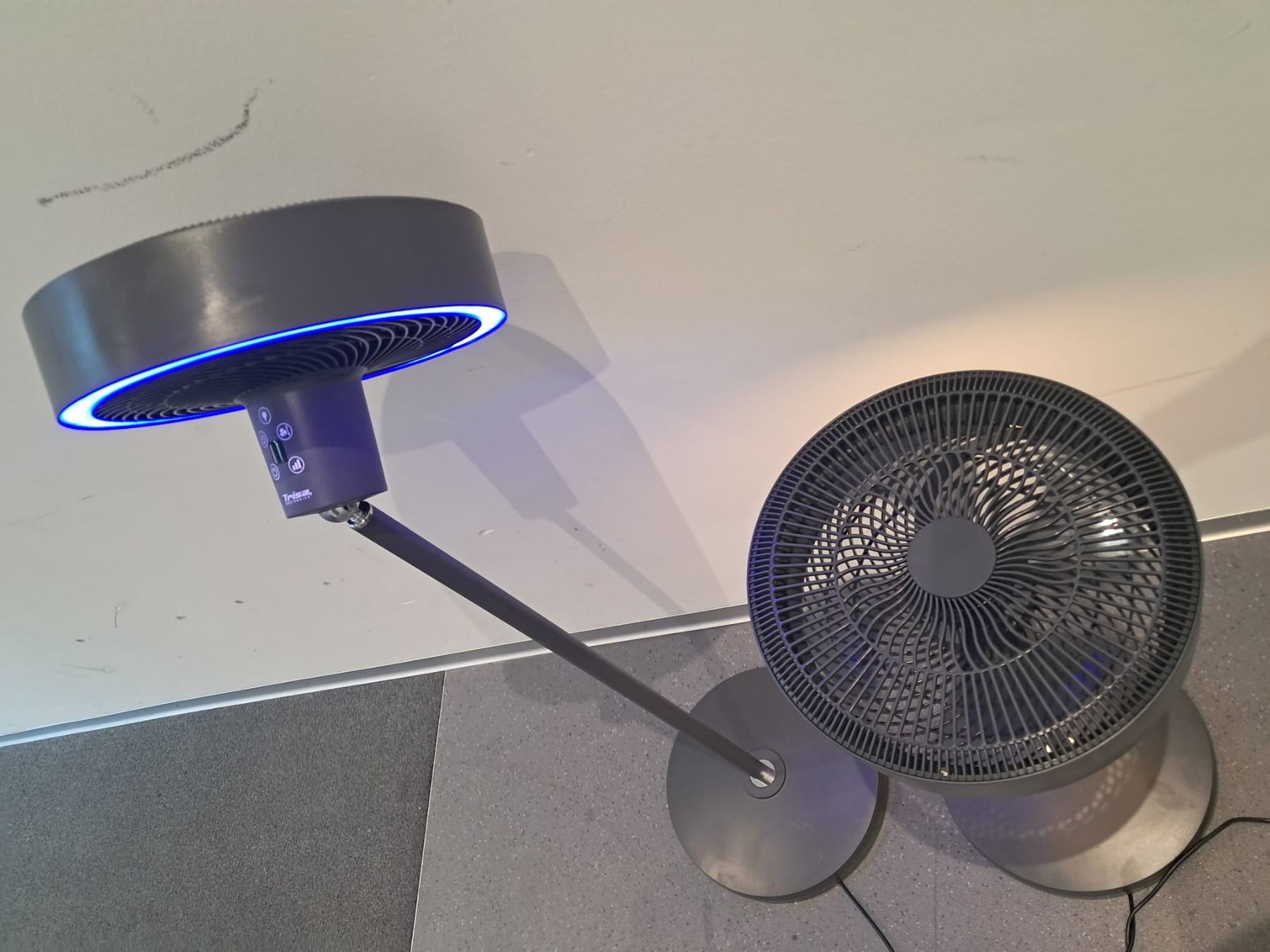 Trisa Ventilatoren: 2x Standventilator mit Lampe, Venti, Lüfter, Ventilator – Gebraucht aus Zürich von Lia107 3