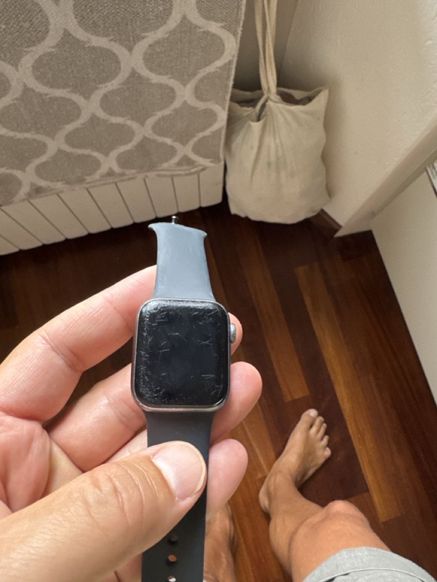 Apple Smartwatch: Apple Watch Series 5 40mm Space Grey con graffi – Usato da Bellinzona venduto da jdlomba 2