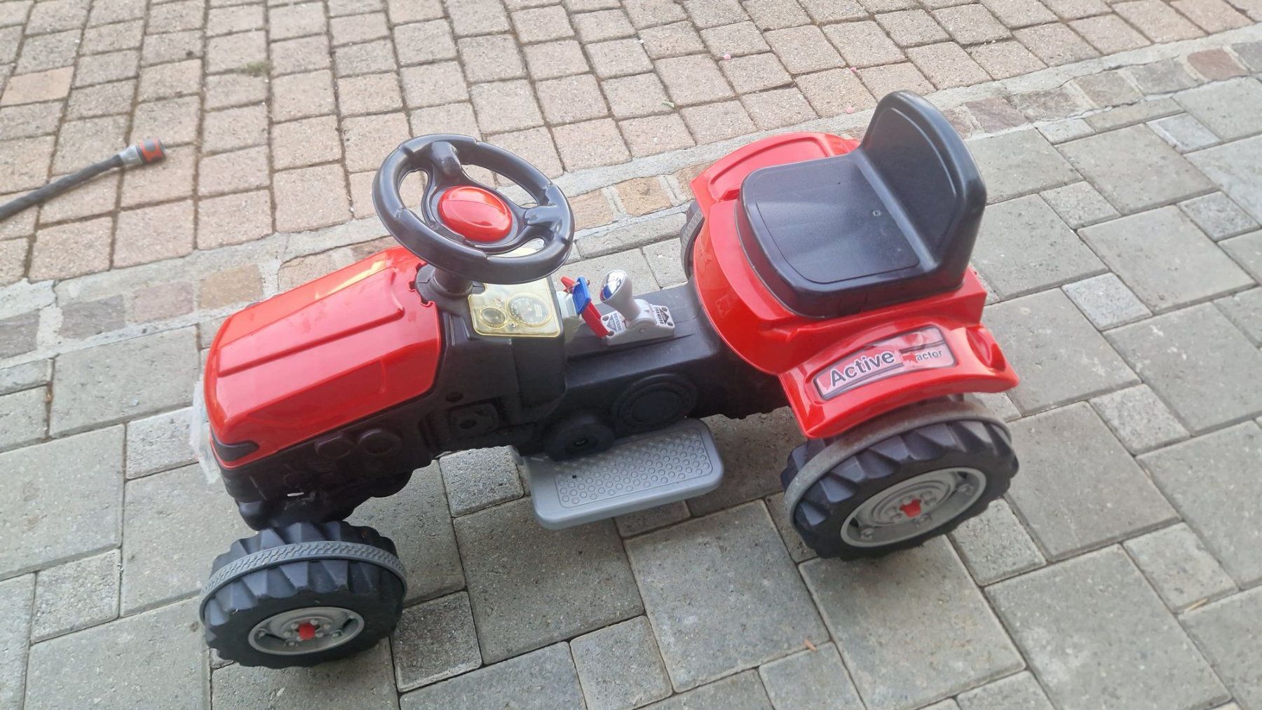 Veicoli per bambini: Tracteur Pilsan – Usato da Arzier-Le Muids venduto da scunylaf