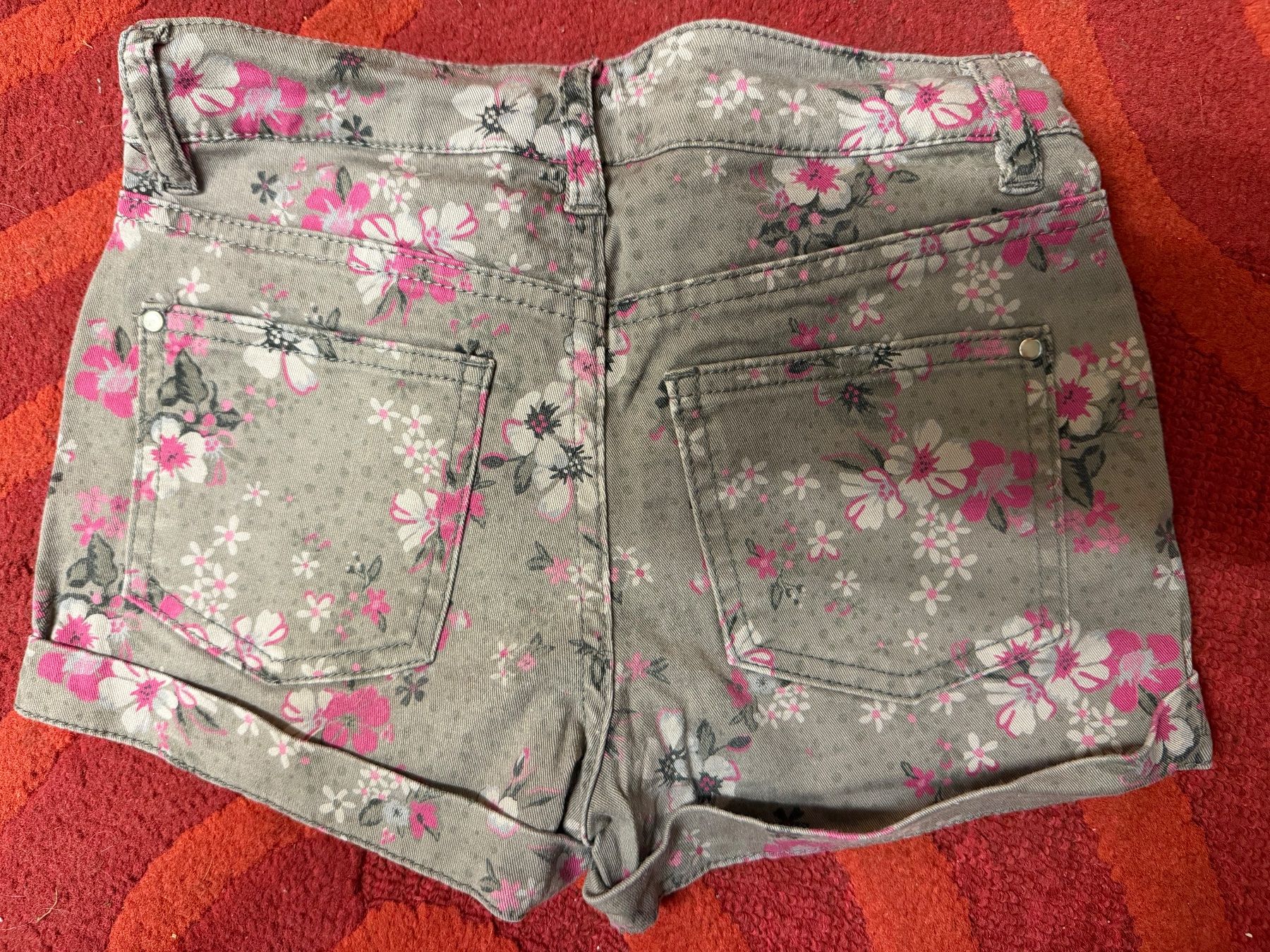 H&M Hosen: Kurze Hosen Mädchen (Grösse 140) – Gebraucht aus Eschenbach LU von jjasmiin 1