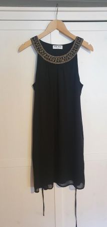 Cocktailkleid mit Verzierung