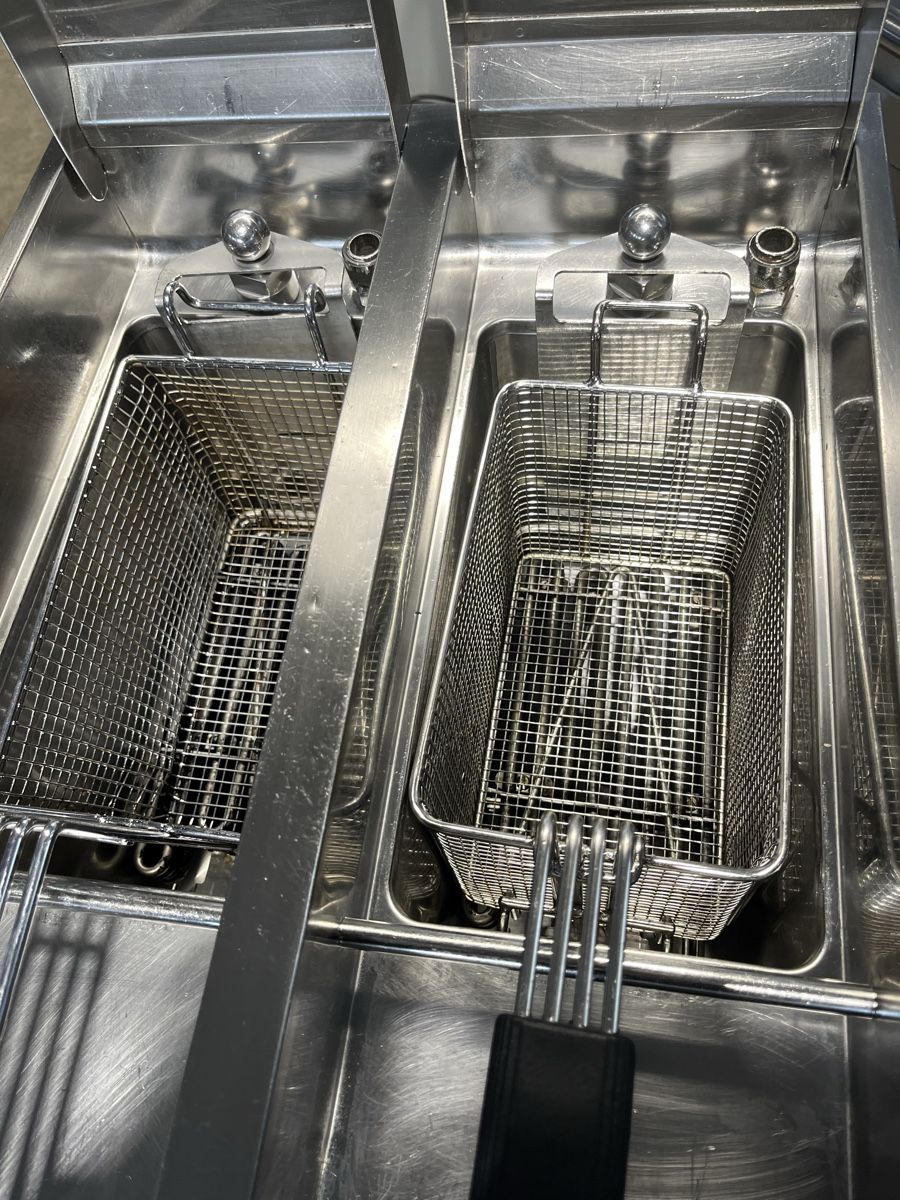 Elettrodomestici da cucina: Professionelle Gastrofrit Doppelfritteuse – Usato da Wohlen AG venduto da Moh80 6