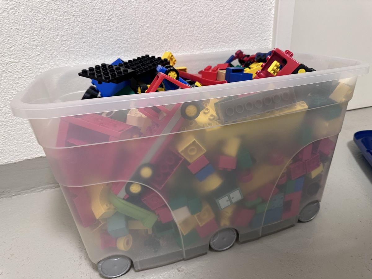 Jeux: Grosse Kiste mit Legos + Legoplatte – D'occasion à Winterthur par aod_hsv7 2
