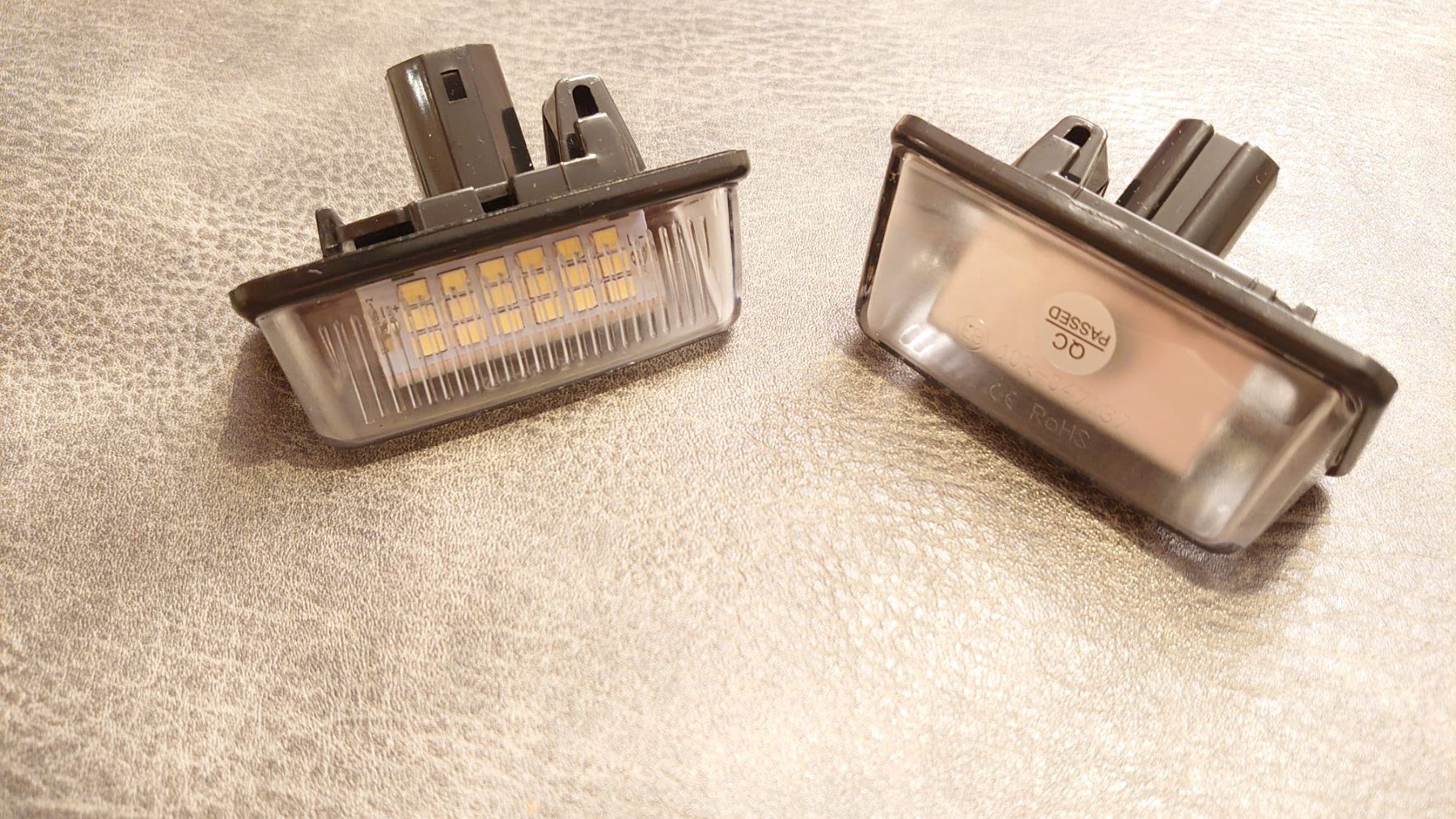 Toyota Alle Autoersatzteile: LED Kennzeichenbeleuchtung - NEU – Neu und originalverpackt aus Toffen von daenuu